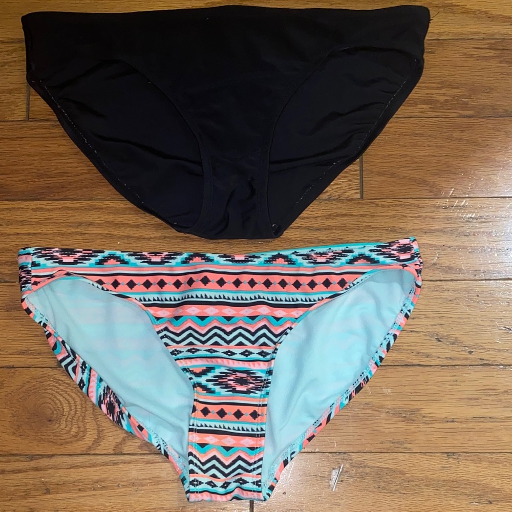 Black and Multicolor Women's Swim Bottoms 👙